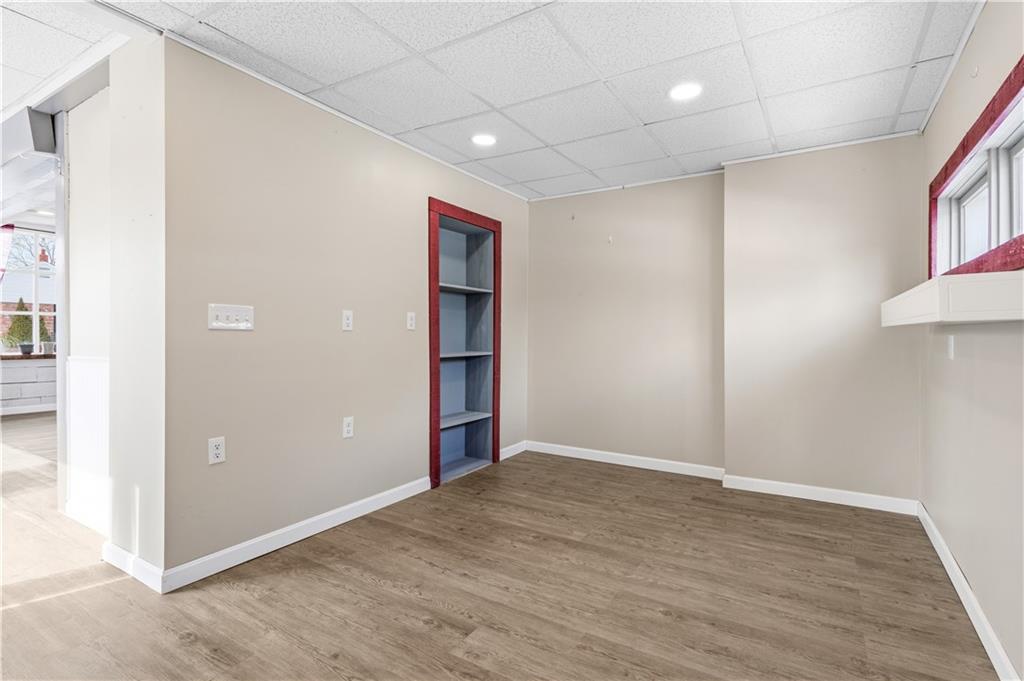 1692 Warwick Avenue Property Photo 11