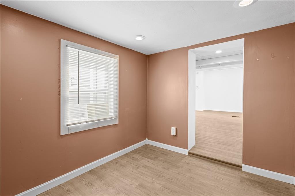 1692 Warwick Avenue Property Photo 25