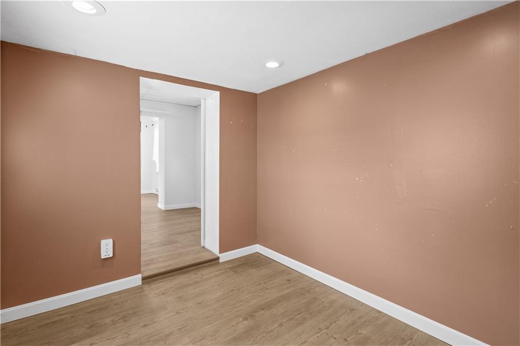 1692 Warwick Avenue Property Photo 27