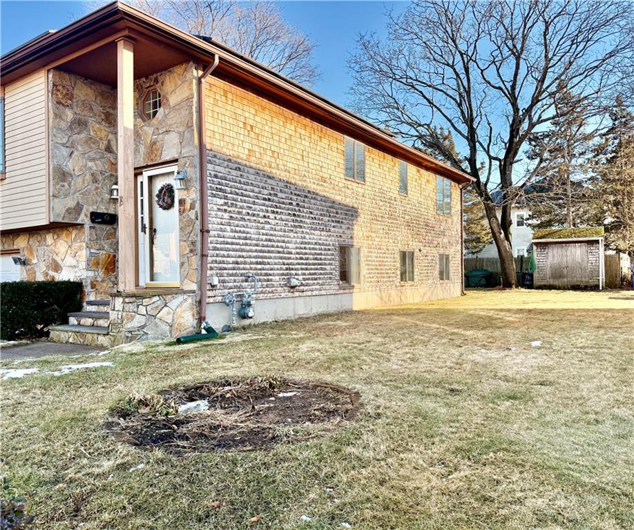 139 Suffolk Avenue Property Photo 3