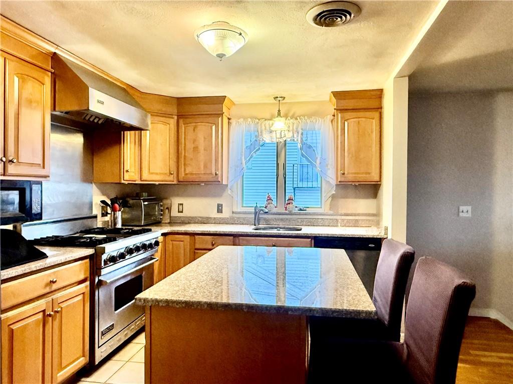 139 Suffolk Avenue Property Photo 5