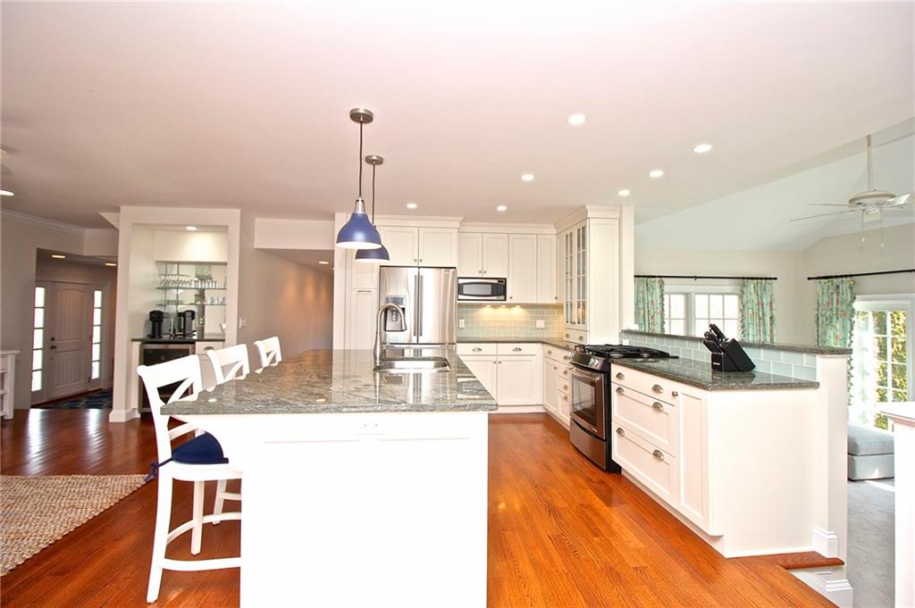 190 Coggeshall Avenue Property Photo 8