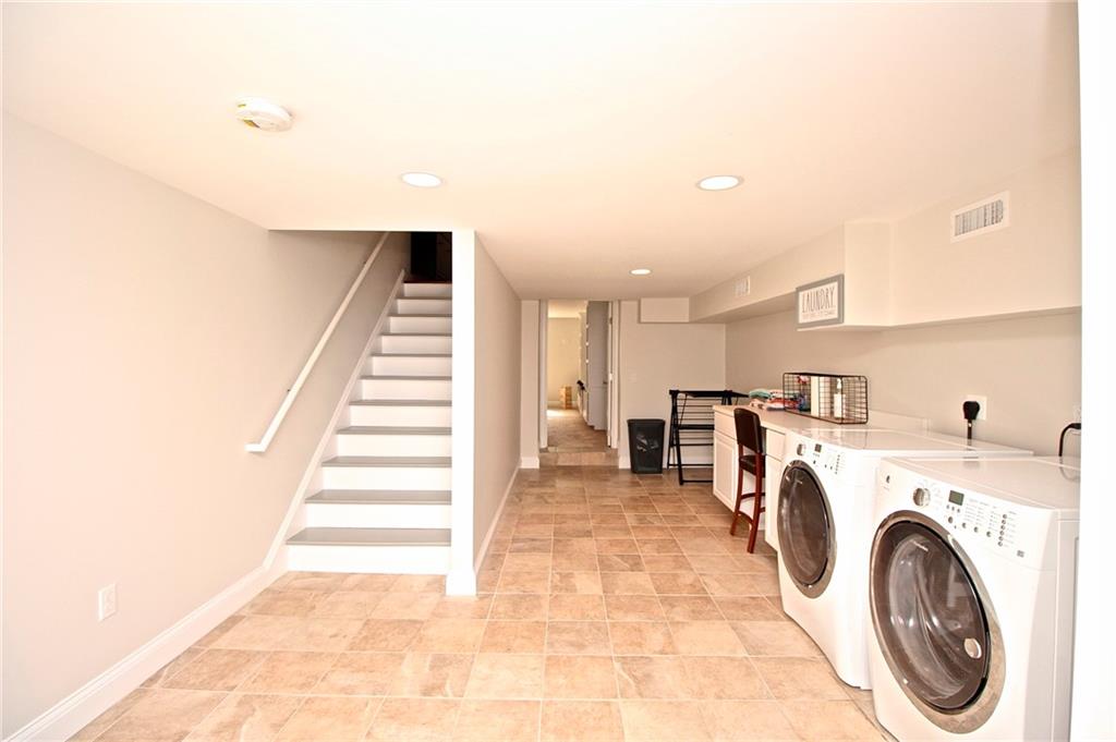 190 Coggeshall Avenue Property Photo 27