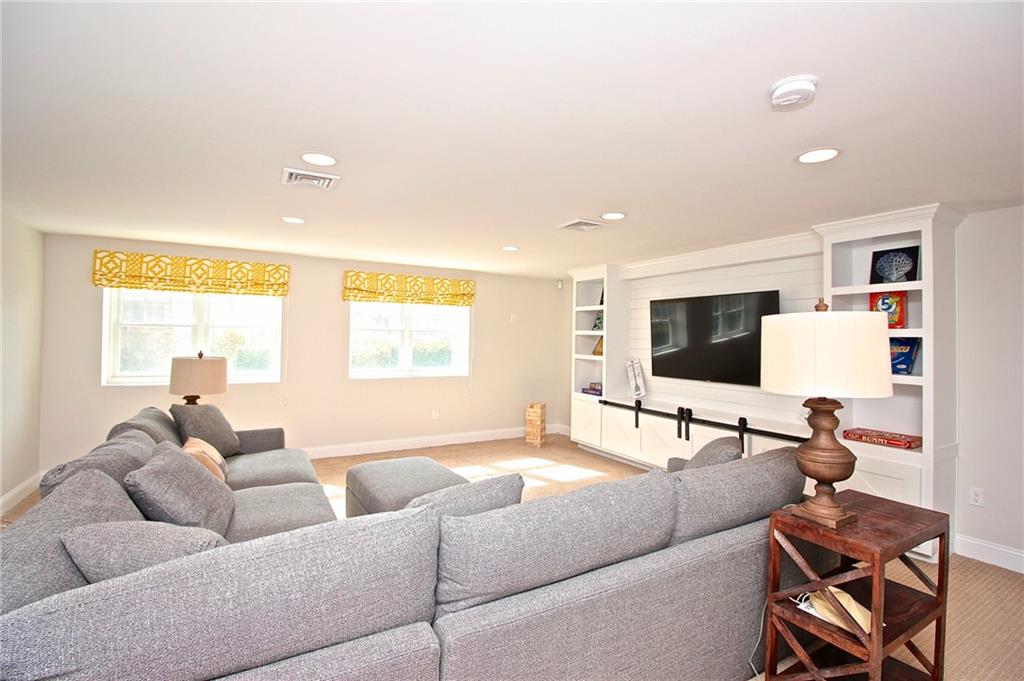 190 Coggeshall Avenue Property Photo 28