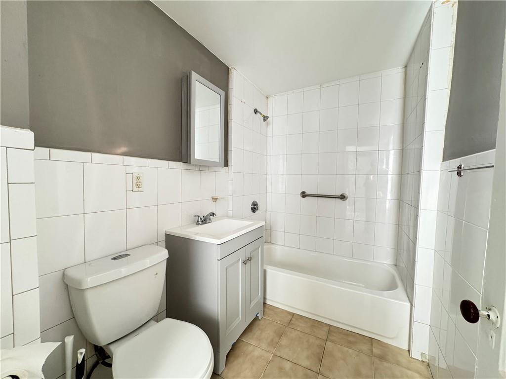 910 Atwells Avenue Unit 3 Property Photo 4