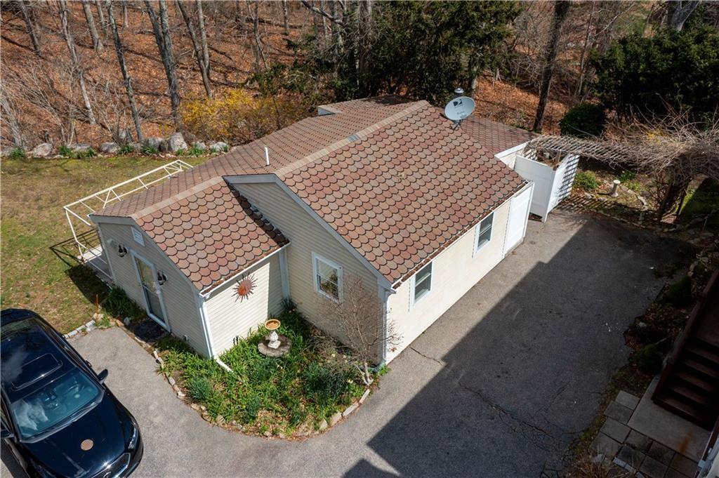 5075 Old Post Road Property Photo 1