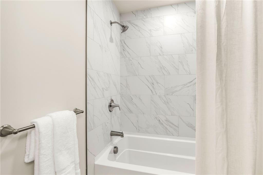 54 East Point Drive Unit 13 Property Photo 23