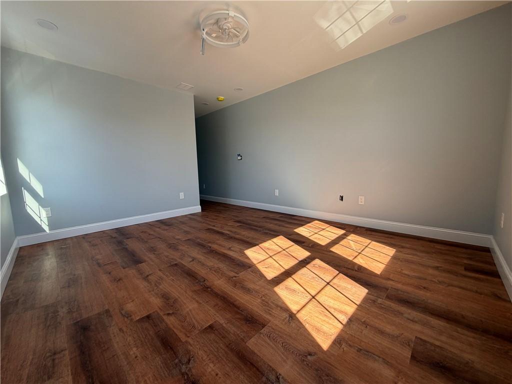 362 Kenyon Avenue Property Photo 10