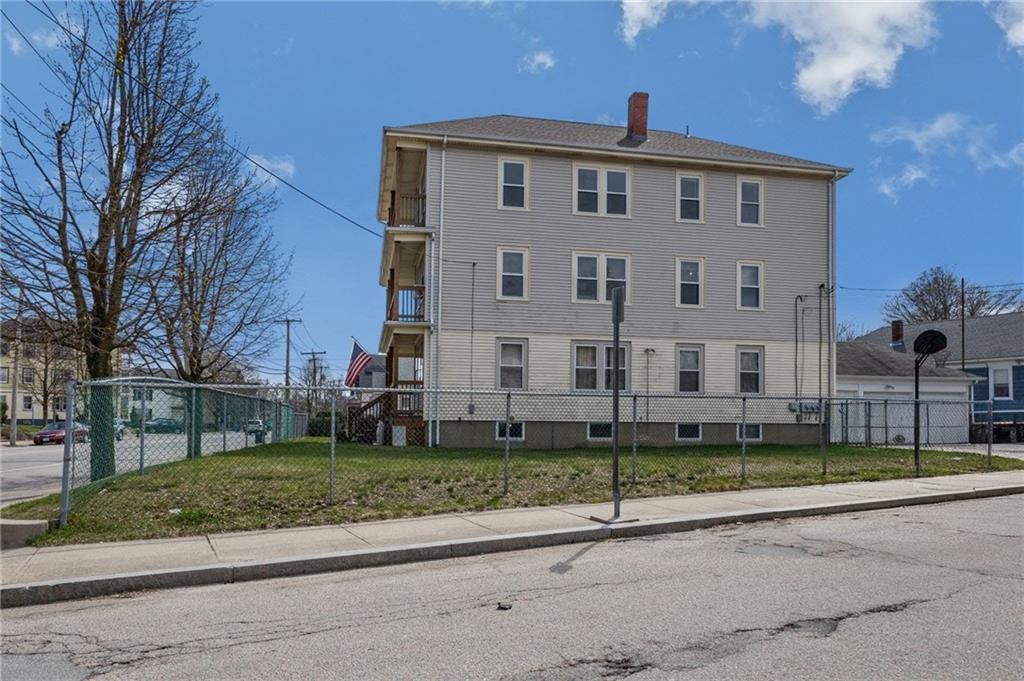 303 305 Webster Avenue Property Photo 3