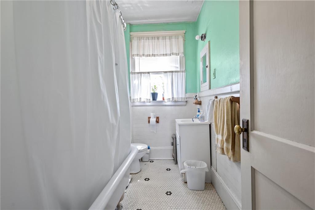 303 305 Webster Avenue Property Photo 17