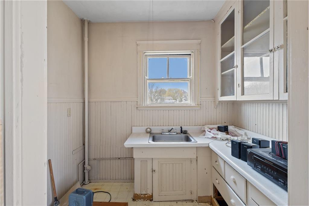 303 305 Webster Avenue Property Photo 24