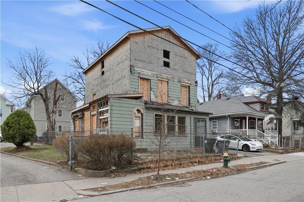 102 Superior Street Property Photo 3