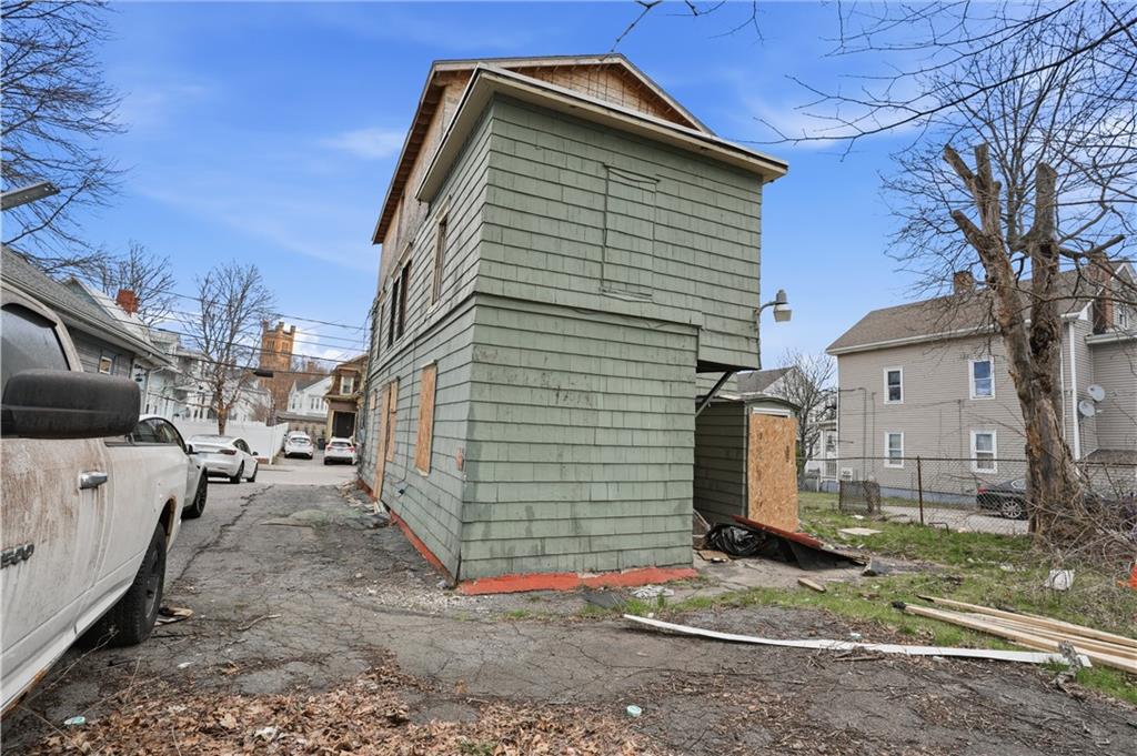 102 Superior Street Property Photo 4