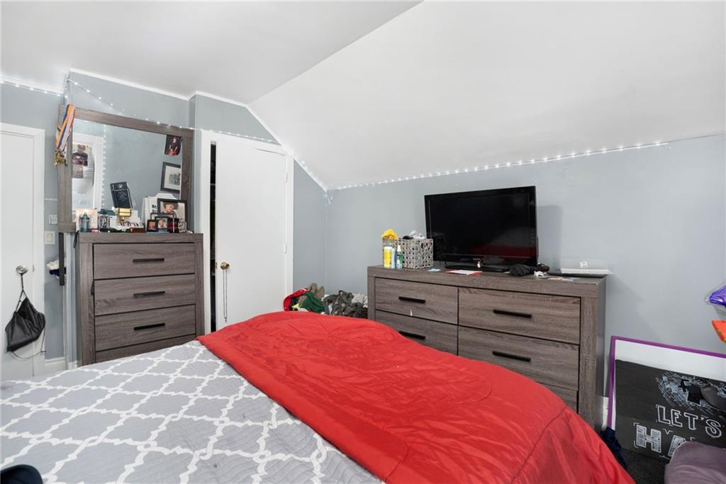 1040 Cranston Street Property Photo 6
