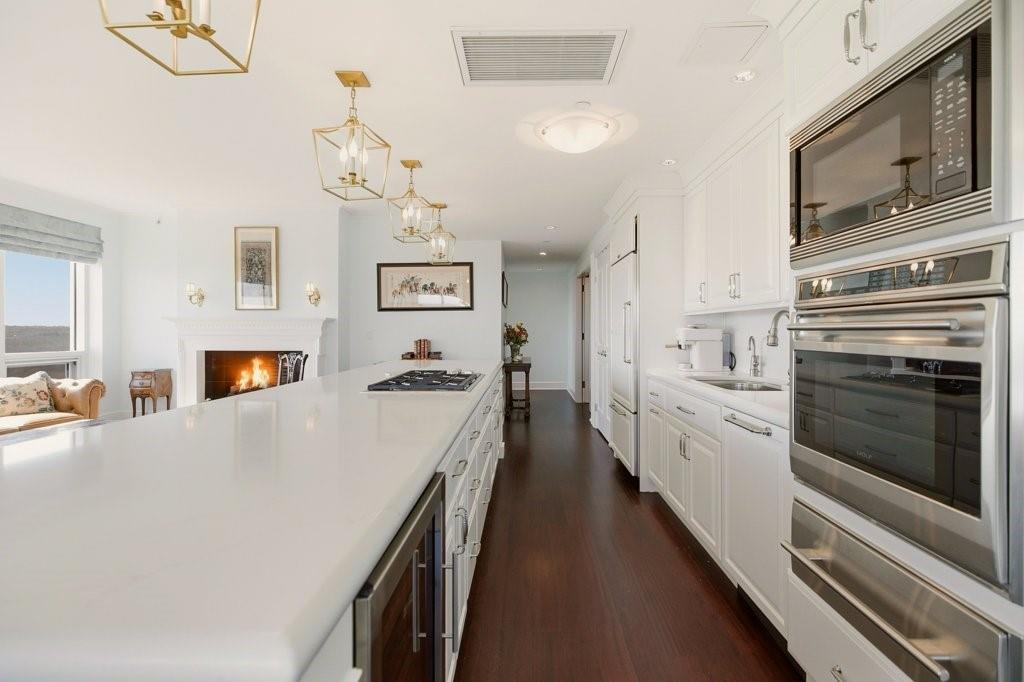 1 Tower Drive Unit 1806 Property Photo 16