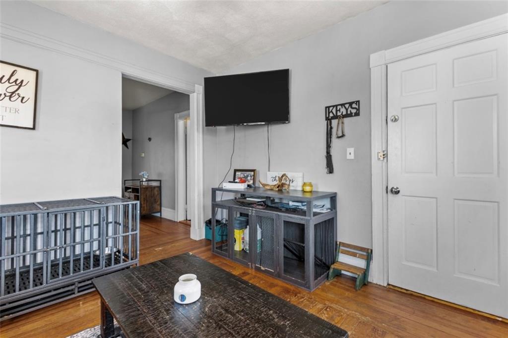 16 Maplehurst Avenue Property Photo 28