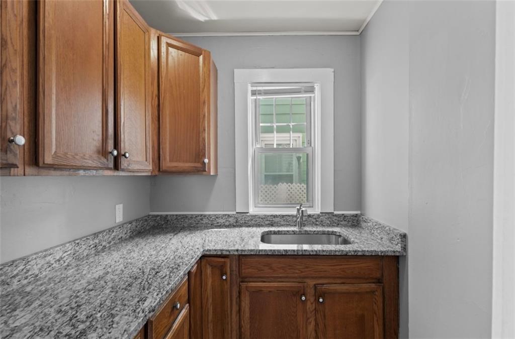 16 Maplehurst Avenue Property Photo 46