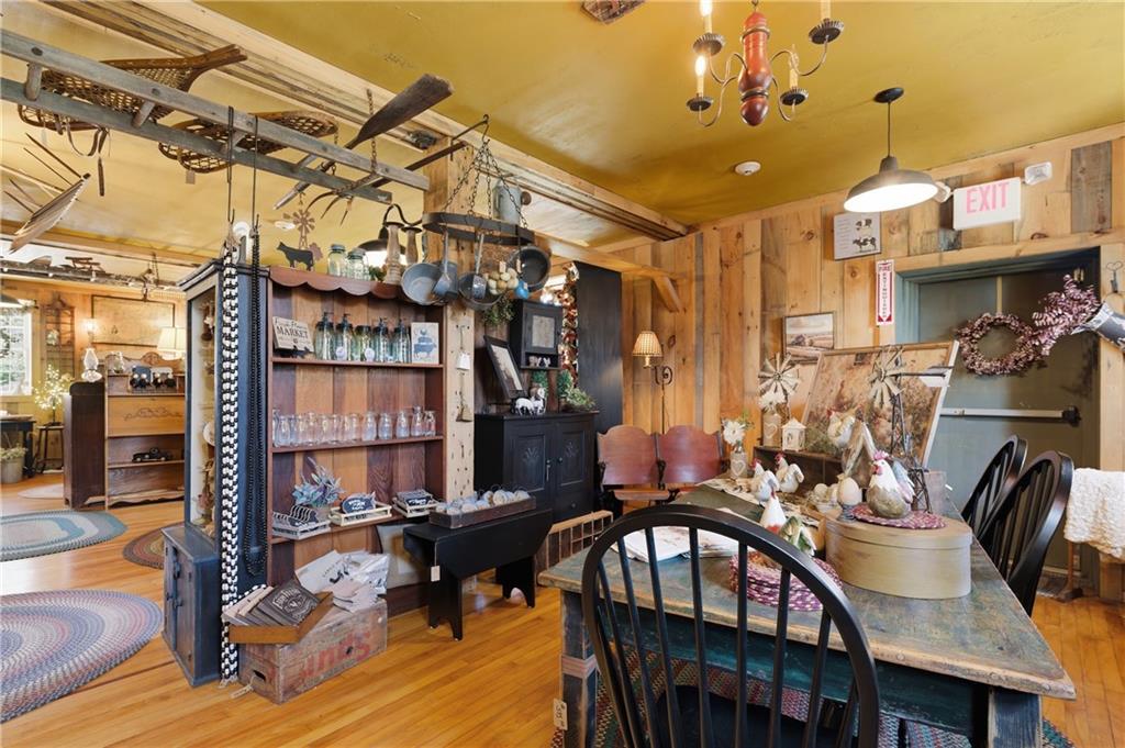 953 955 Victory Highway Property Photo 4