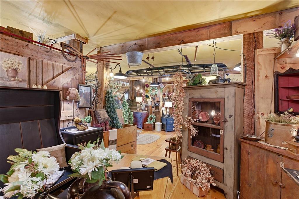 953 955 Victory Highway Property Photo 17