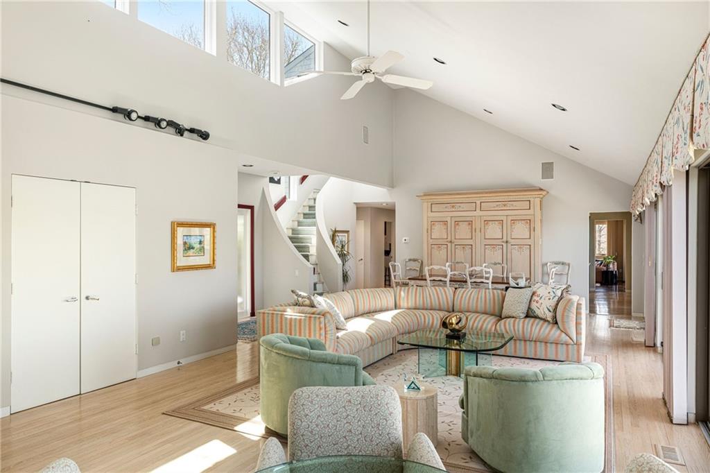 125 Woodruff Avenue Property Photo 8