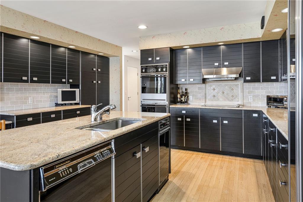 125 Woodruff Avenue Property Photo 10