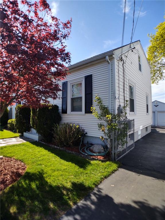 21 Urban Avenue Property Photo 3