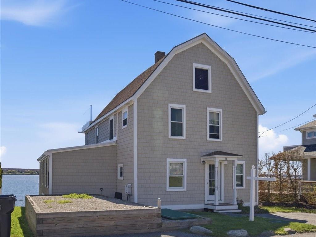 38 Aquidneck Avenue