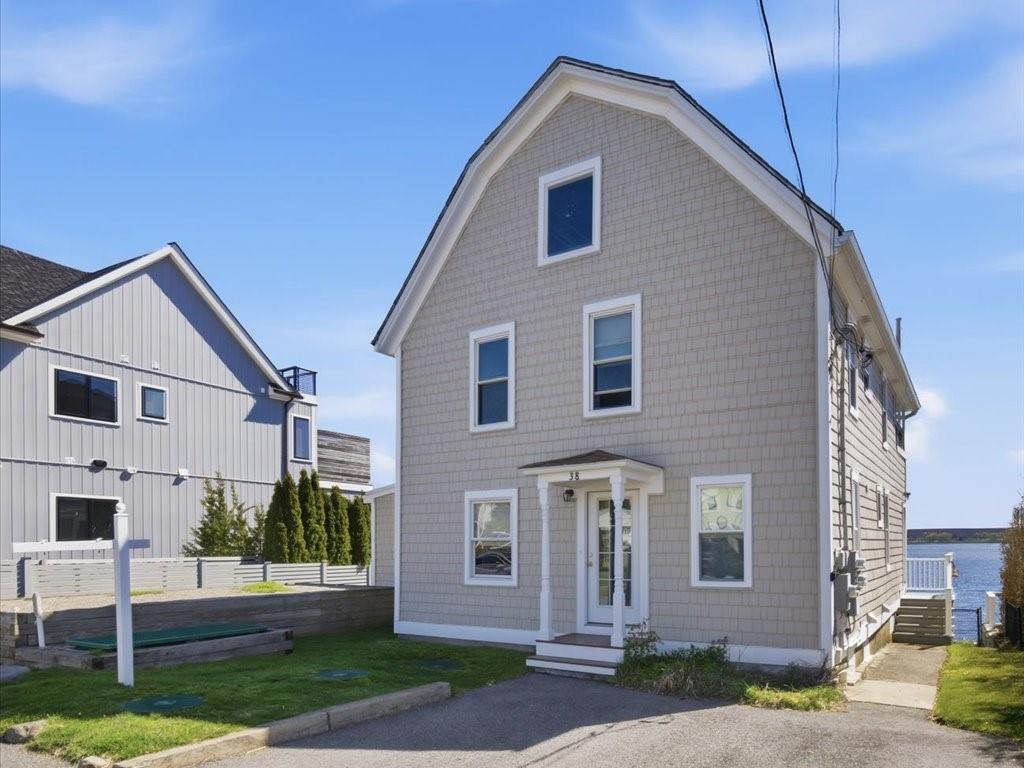 38 Aquidneck Avenue Property Photo 1