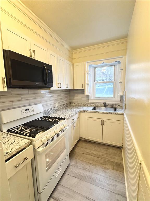 685 Charles Street Property Photo 7