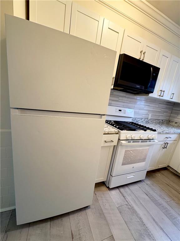 685 Charles Street Property Photo 8