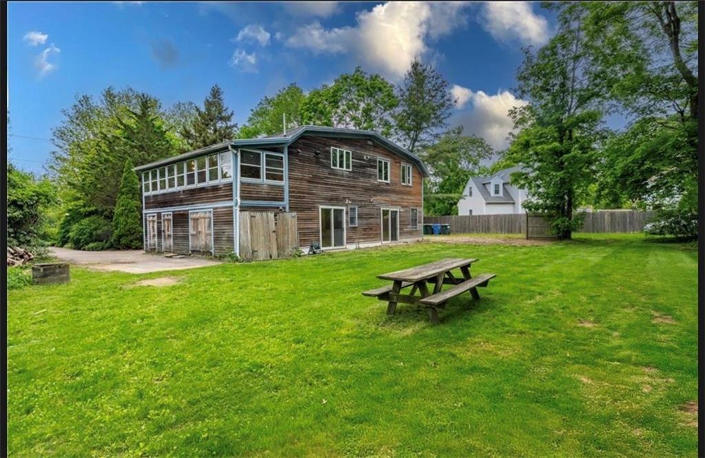 18 Railroad Avenue Property Photo 8