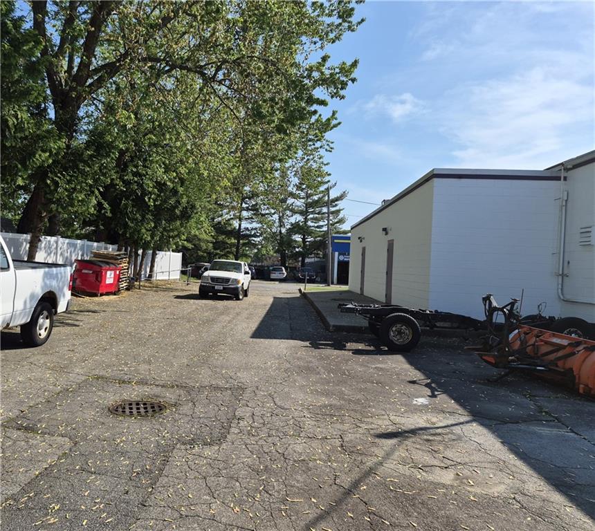 1620 Post Road Property Photo 3