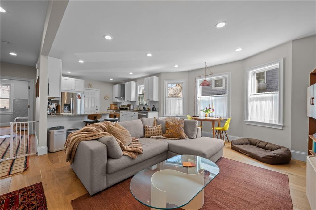 12 University Avenue Property Photo 3