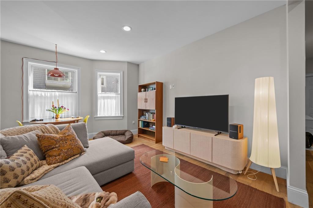 12 University Avenue Property Photo 5