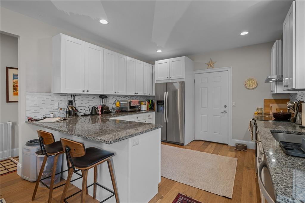 12 University Avenue Property Photo 8