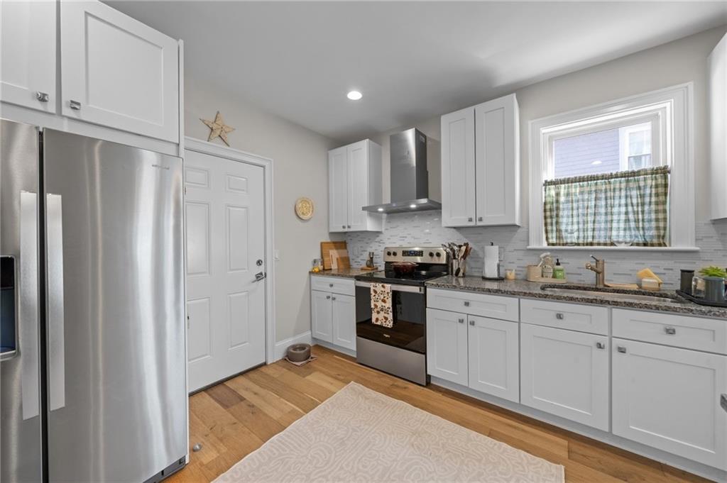 12 University Avenue Property Photo 10