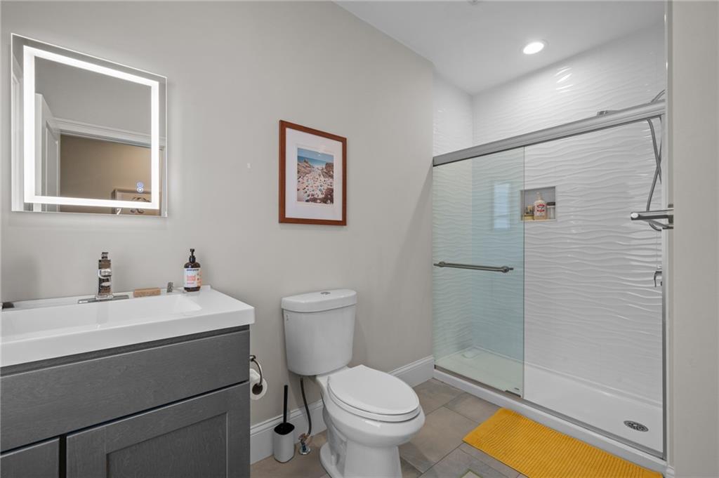 12 University Avenue Property Photo 16