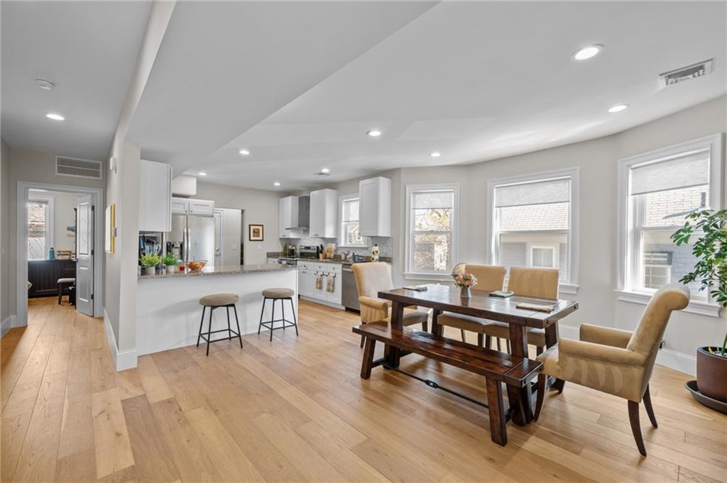 12 University Avenue Property Photo 17