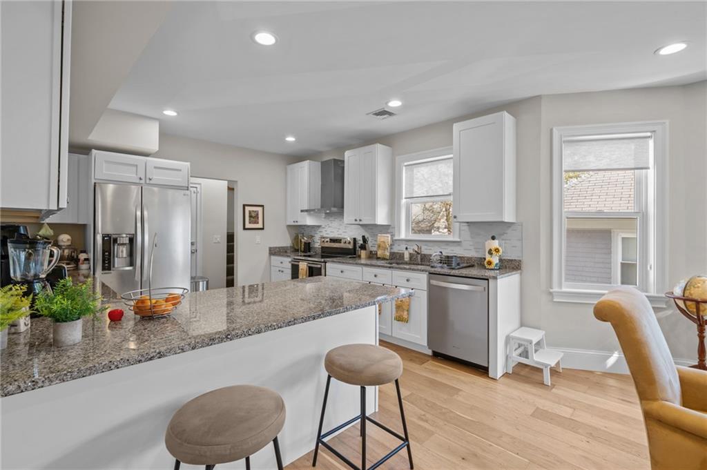 12 University Avenue Property Photo 19
