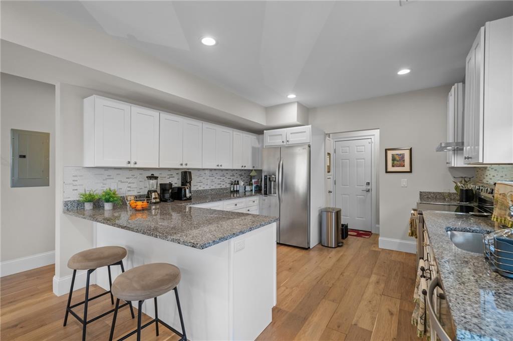 12 University Avenue Property Photo 20