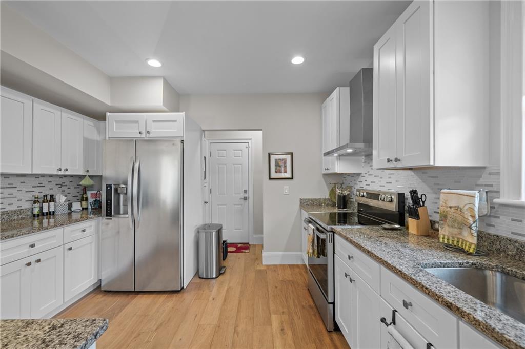 12 University Avenue Property Photo 21