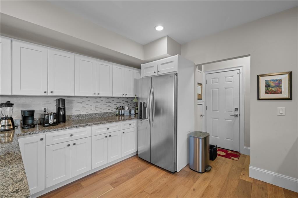 12 University Avenue Property Photo 22