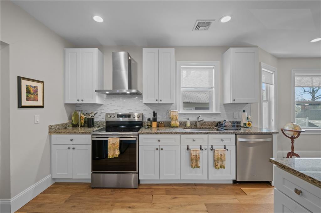 12 University Avenue Property Photo 24