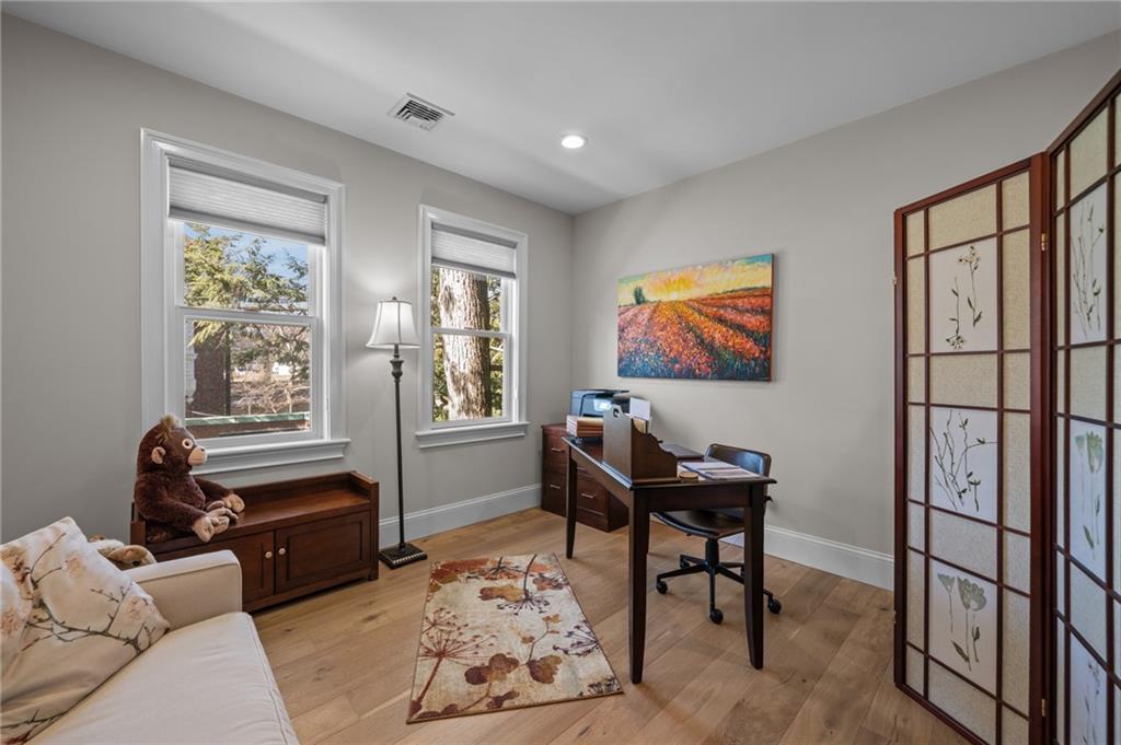 12 University Avenue Property Photo 26