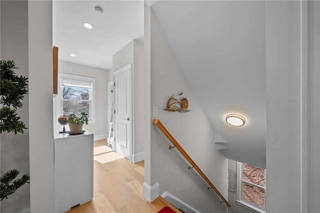 12 University Avenue Property Photo 27