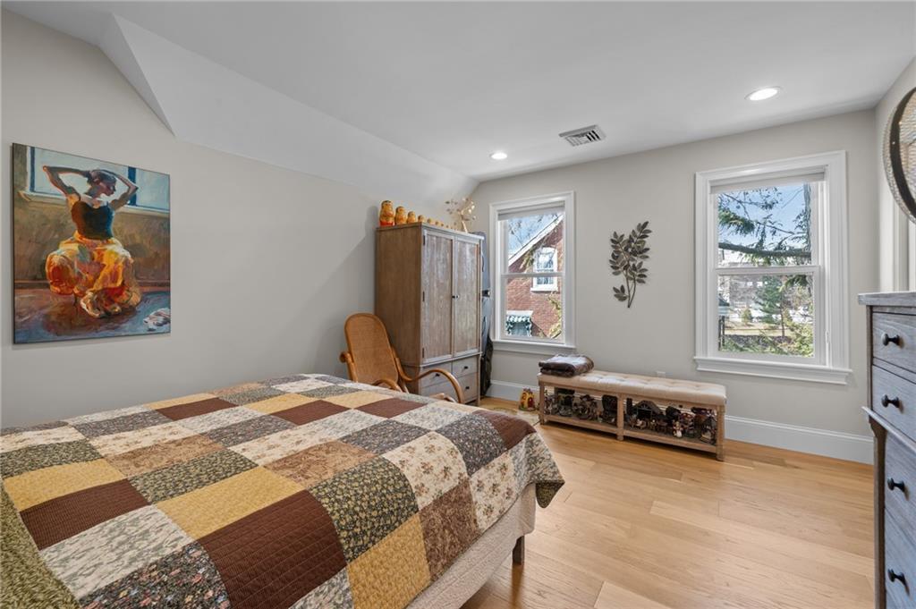 12 University Avenue Property Photo 30