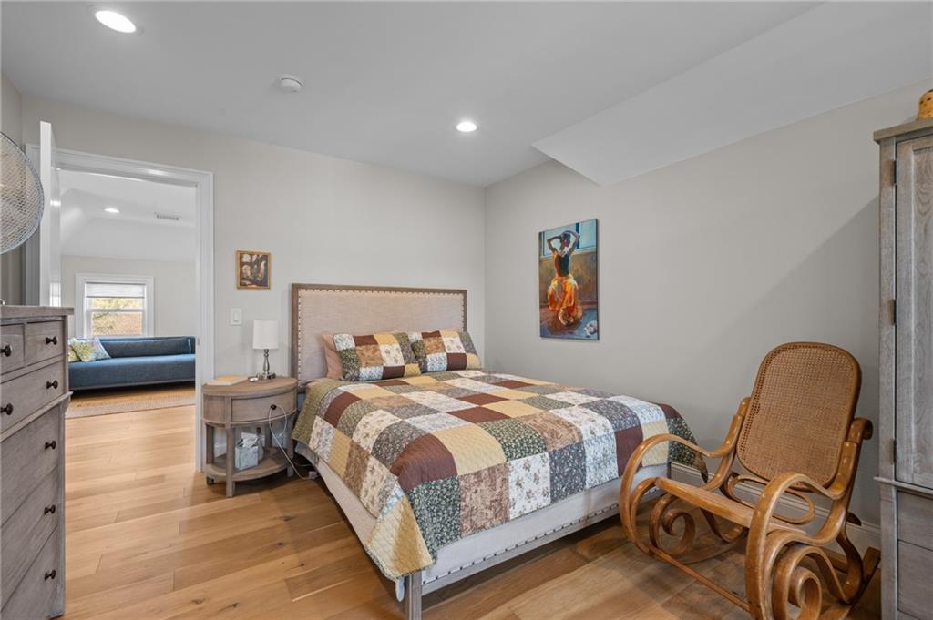 12 University Avenue Property Photo 31