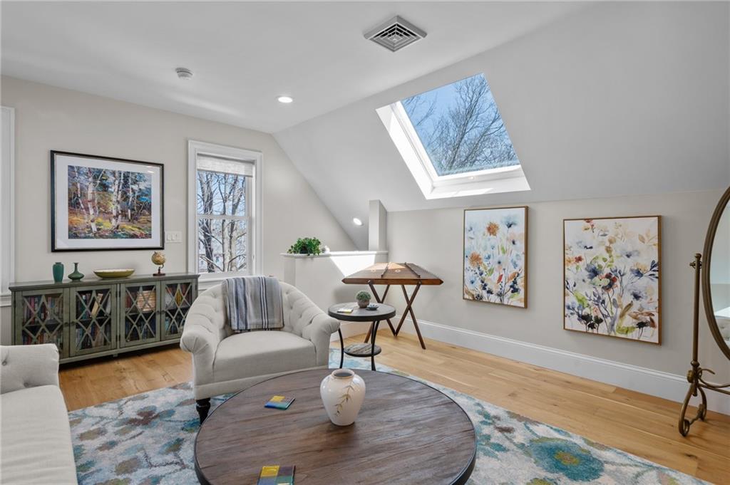 12 University Avenue Property Photo 35