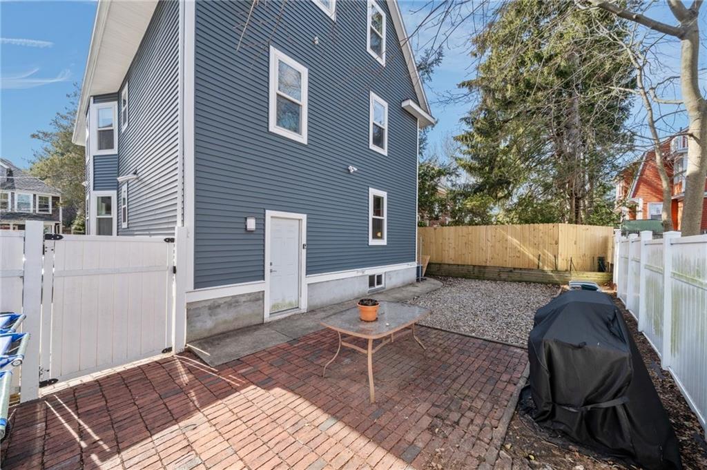 12 University Avenue Property Photo 40