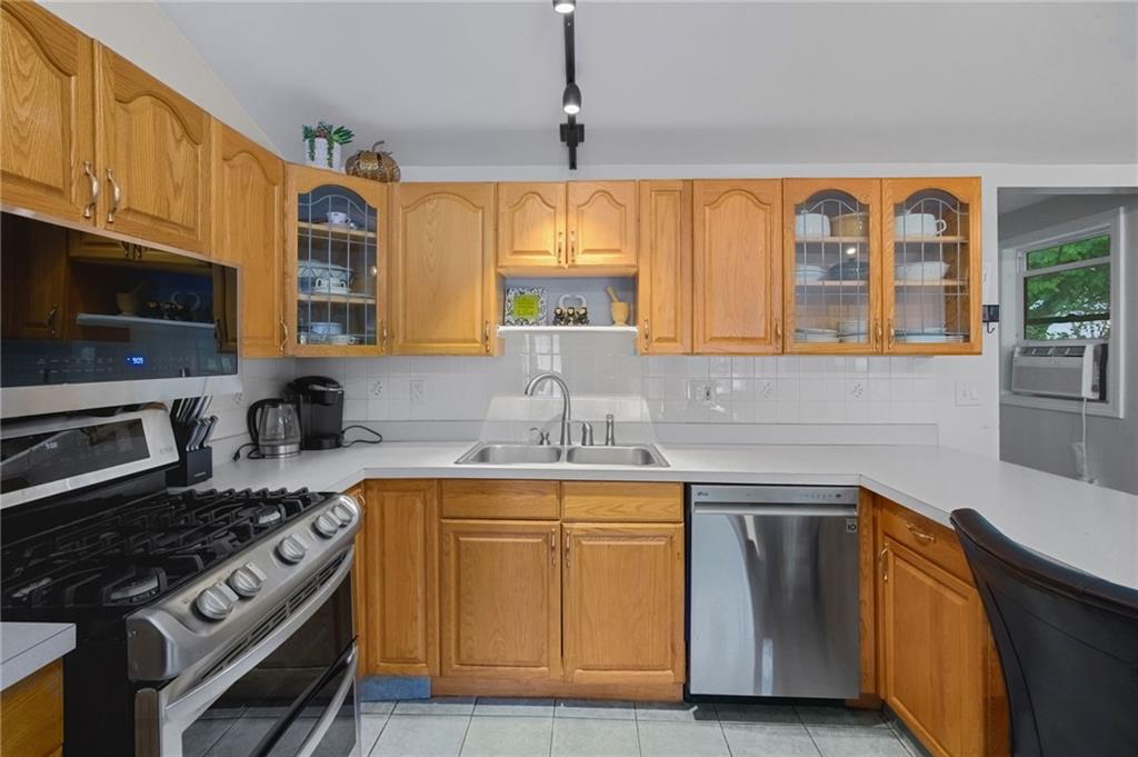 5 Woodbine Street Property Photo 8